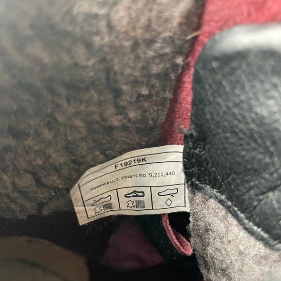 UGG Kesey Boots - Picture 6 of 6